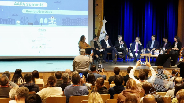 Scioli participó en el primer Summit de la industria de parques de diversiones