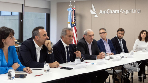 Scioli brindó una disertación ante socios de la AmCham